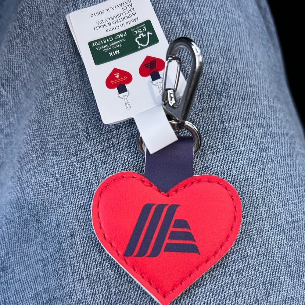 NWT Aldi Heart Key Chain Quarter Holder